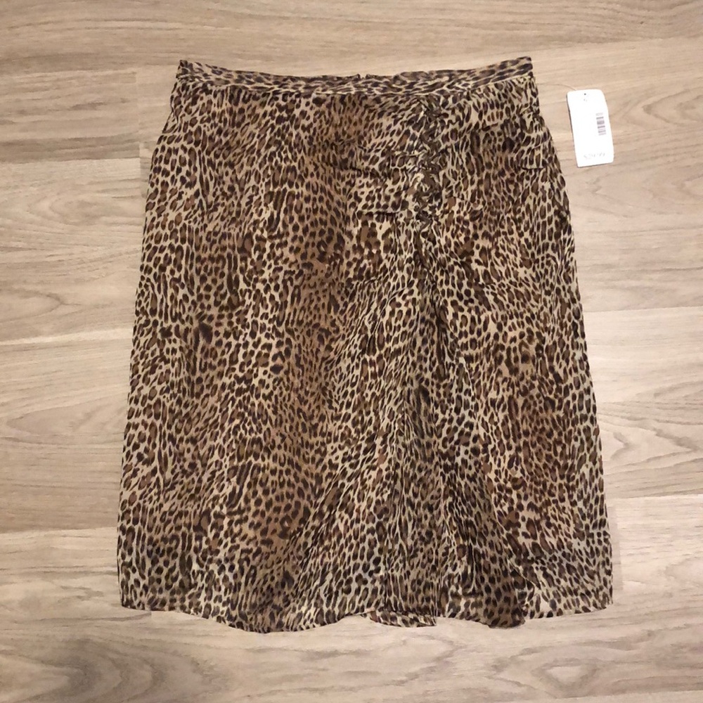 💟*BNWT* cheetah print knee length skirt. Size 6